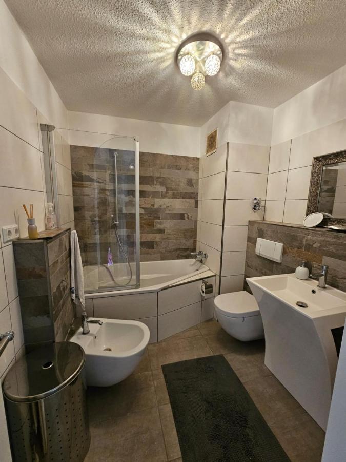 Uebernachten Sie Im Wunderschoenen Weiden Apartment Cologne Exterior photo